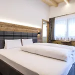 Hotell Garni Persutt 3*