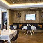 Garni Persutt Hotell