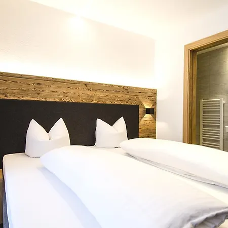 Garni Persutt Ισγκλ