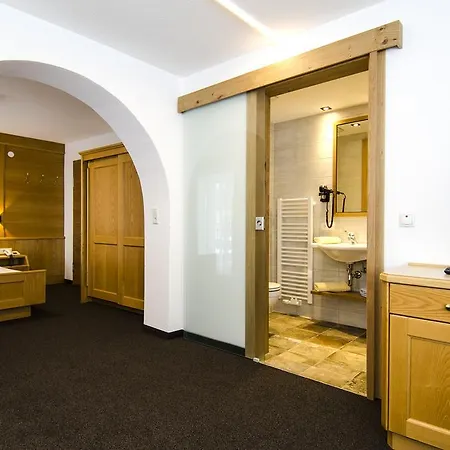 Garni Persutt 3*