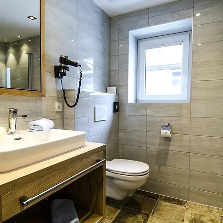 فندق Garni Persutt 3*