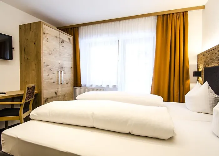 Hotel Garni Persutt 3*