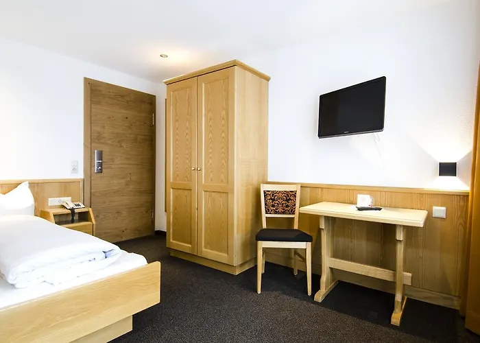 Garni Persutt ايشجل