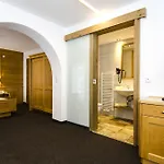 Garni Persutt 3*
