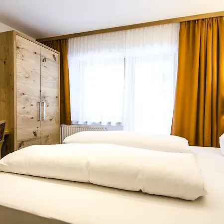 Hotel Garni Persutt 3*